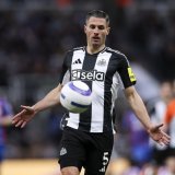 Fabian Schär jouera pour la deuxième fois la Ligue des Champions avec Newcastle. KEYSTONE/EPA/ADAM VAUGHAN
